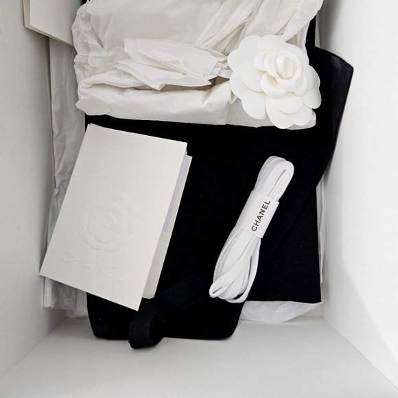 CHANEL Grey/White Sneakers, Size 35.5 - Picture 4 of 4